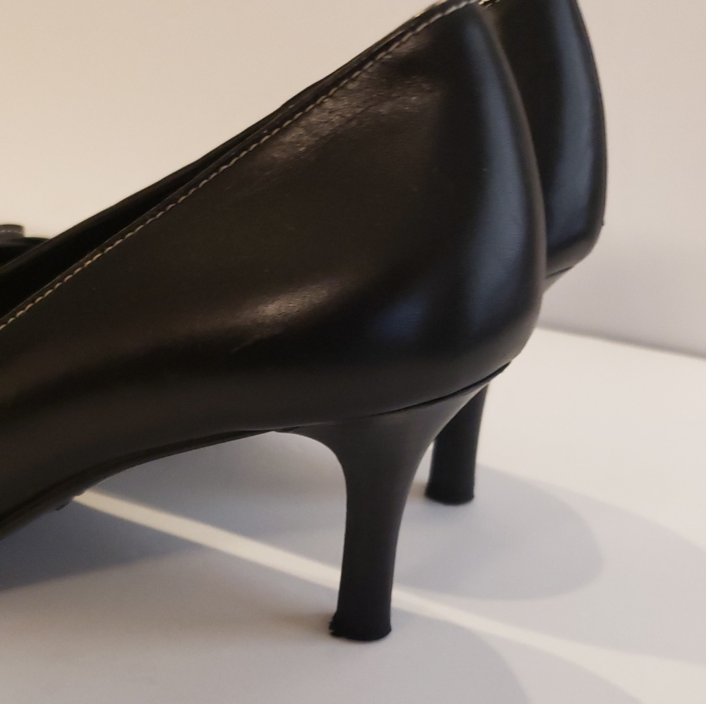 Coach Pumps - Picture 6 of 6